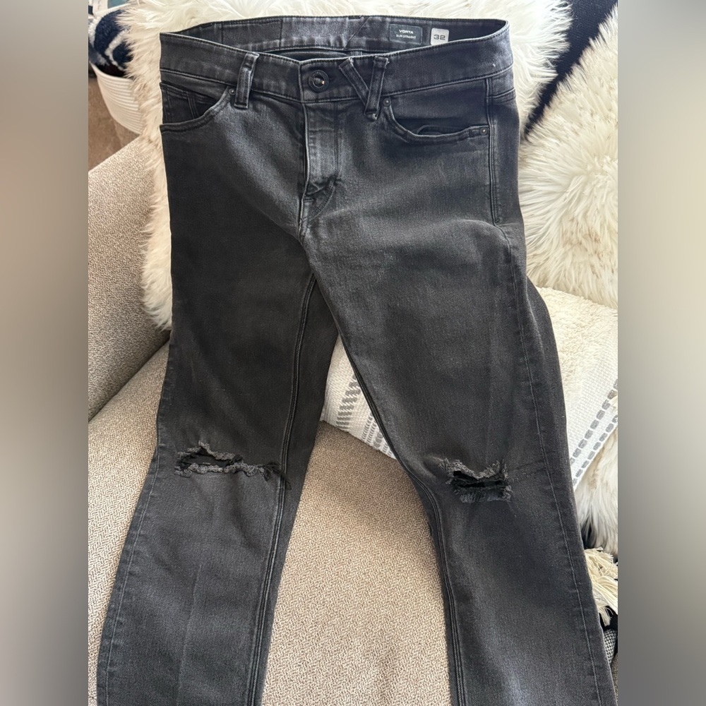 VOLCOM Men's Vorta Slim Straight Distressed Jeans